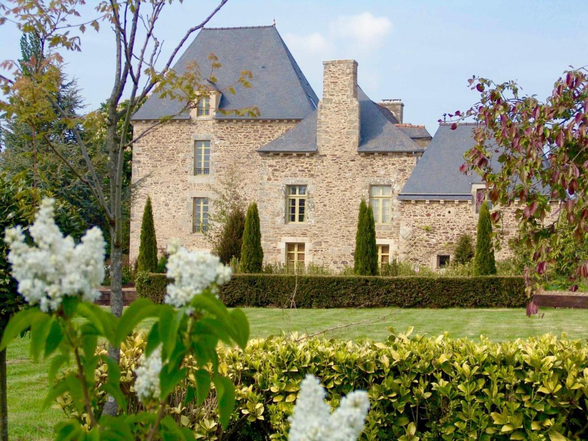 Gite La Passerelle - Manoir Le Plessix Madeuc Corseul Exteriör bild